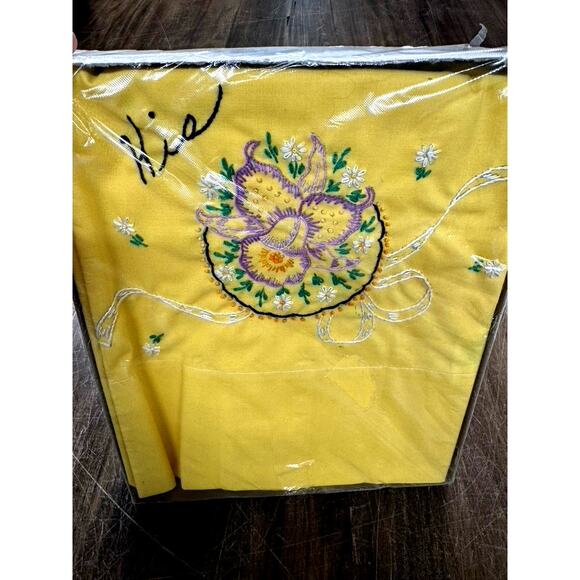 New,His & Hers Pillowcases,Yellow Hand Embroidered 70's Boxed - Picture 2 of 4